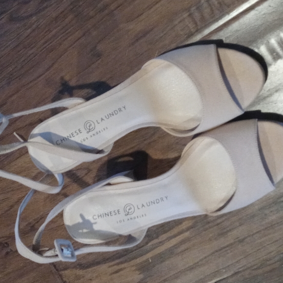 Chinese Laundry Nude Suede Stacked Platform Heels 8.5 New - Picture 4 of 6